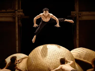 Шоу АО + Кукольный театр на воде